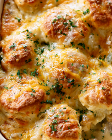 biscuits and gravy breakfast casserole